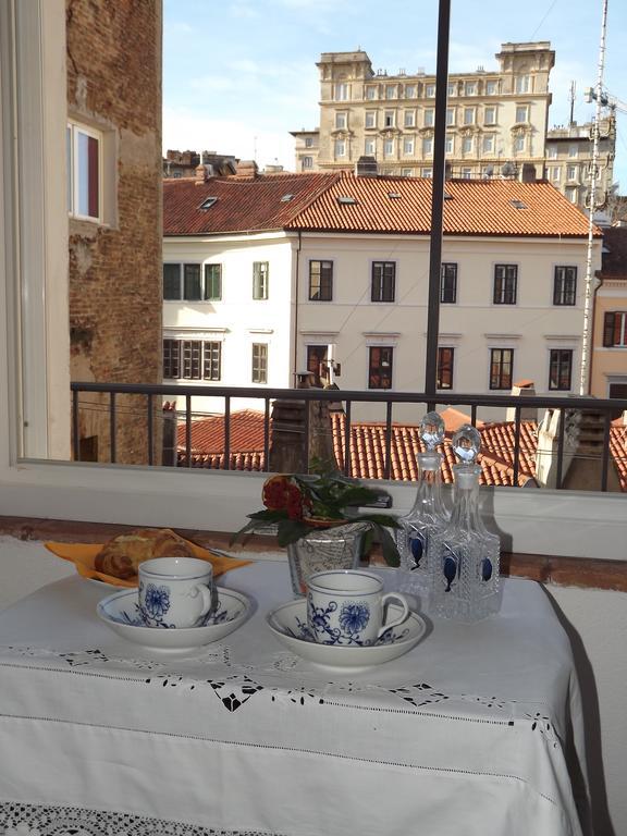 B&B Gens Julia Триест Екстериор снимка