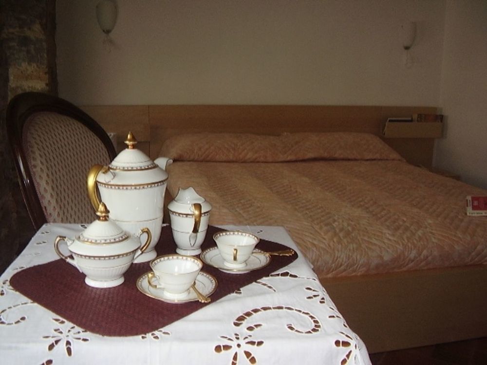B&B Gens Julia Триест Екстериор снимка